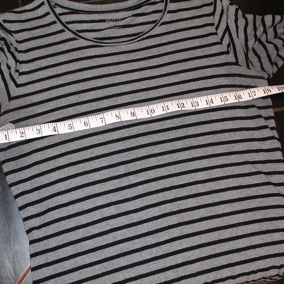 Apt 9 Long Sleeve Comfortable Scoop Neckline Top - Picture 6 of 6